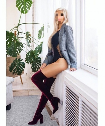 Живу в Москве, где теплыми объятиями и страстными поцелуями буду покрывать тебя. Позволь мне расслабить тебя после тяжелого дня и сделать твои фантазии реальностью. Мои умелые руки и искусный язык навсегда запомнятся тебе. У меня много удивительных услуг, которые я готова предложить тебе. Позволь мне познакомиться с каждым твоим желанием и угодить каждой твоей фантазии. У меня есть огромное количество положительных отзывов, которые подтверждают мою незабываемую программу. Обещаю, что придание тебе наслаждения и удовлетворения станет моей единственной целью. Приди ко мне и увидишь, что я лучше, чем на фото. 😘💋 7000, 21 год